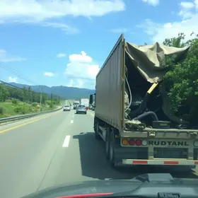 carreta tomba no rodoanel