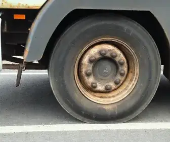 roda de caminhão se solta